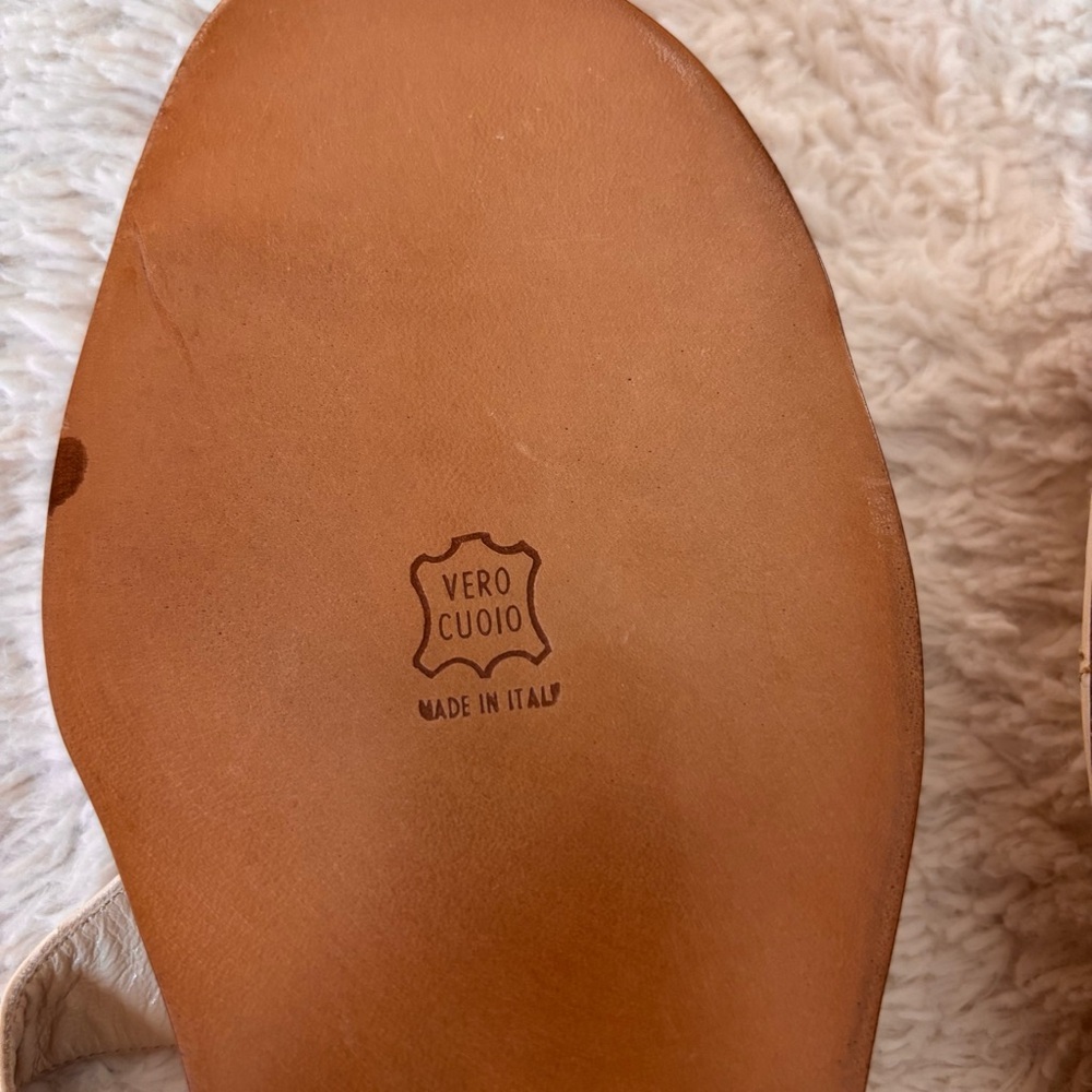 St. John Sport Women's Pearlized Cream Leather Thong Sandals - size 9 1/2 EUC - Picture 6 of 8